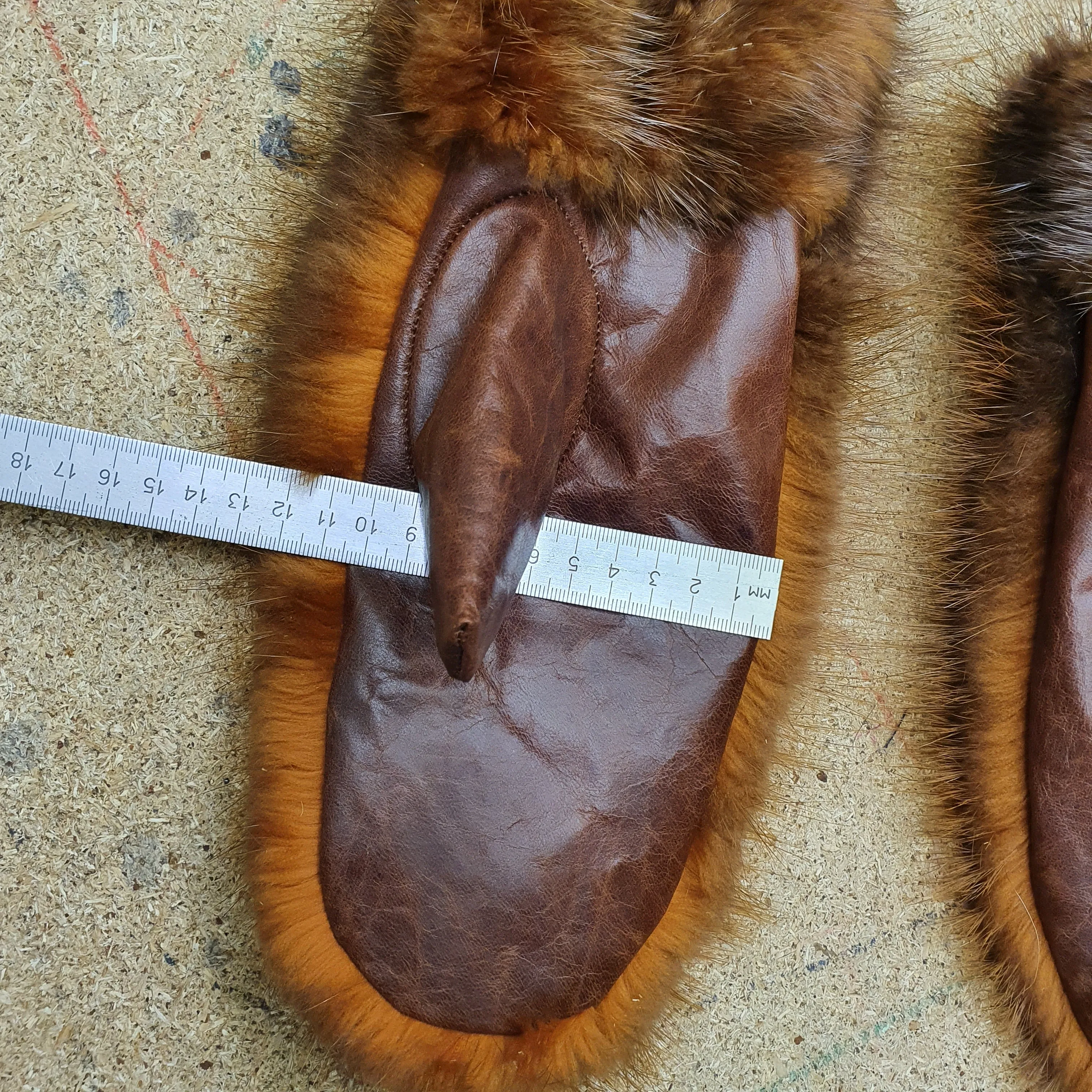 Beaver fur mittens 8