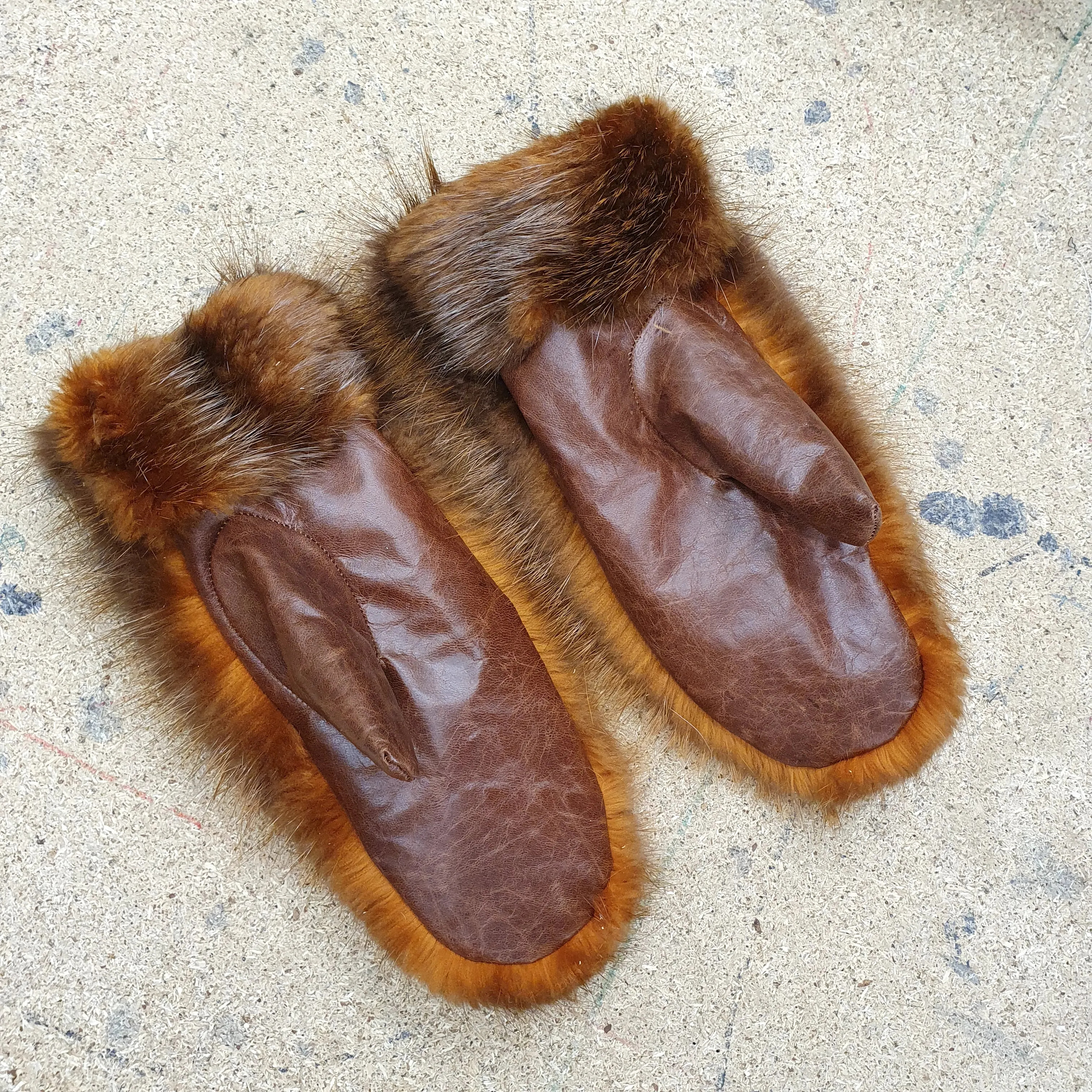 Beaver fur mittens 8