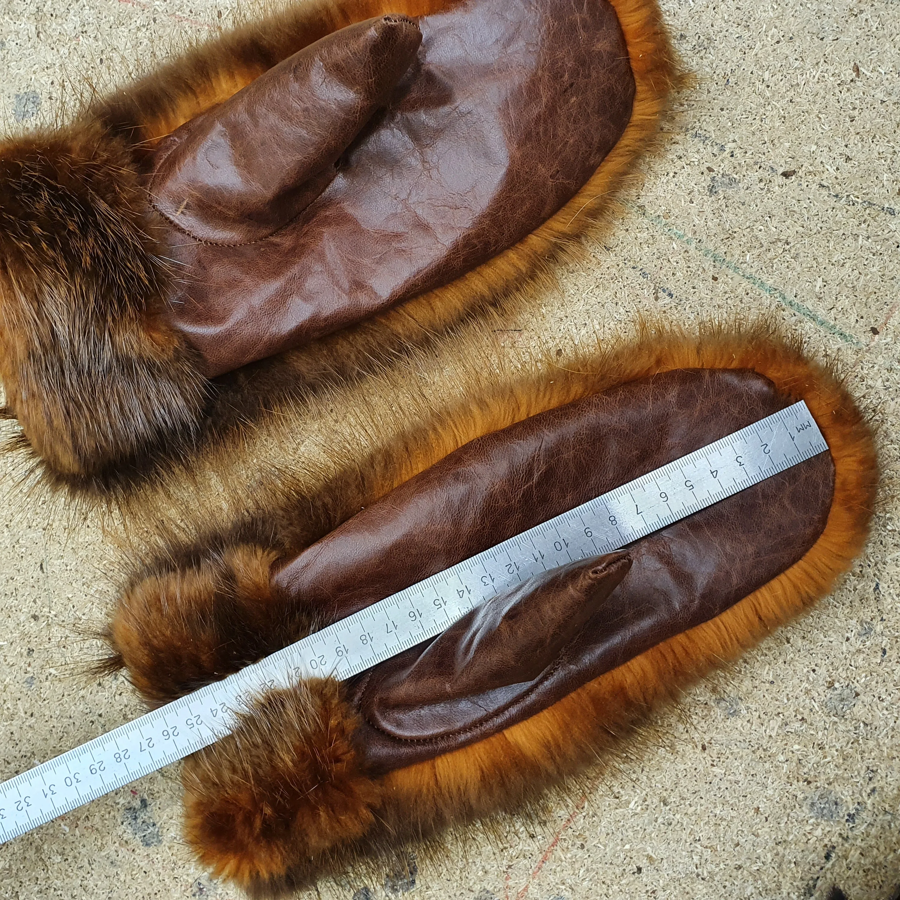 Beaver fur mittens 8