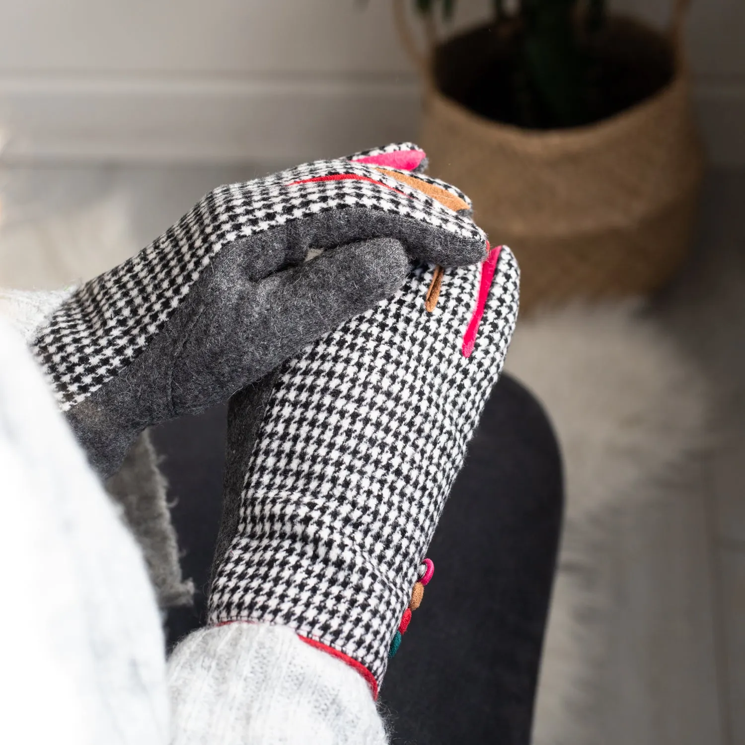 Houndstooth Gloves