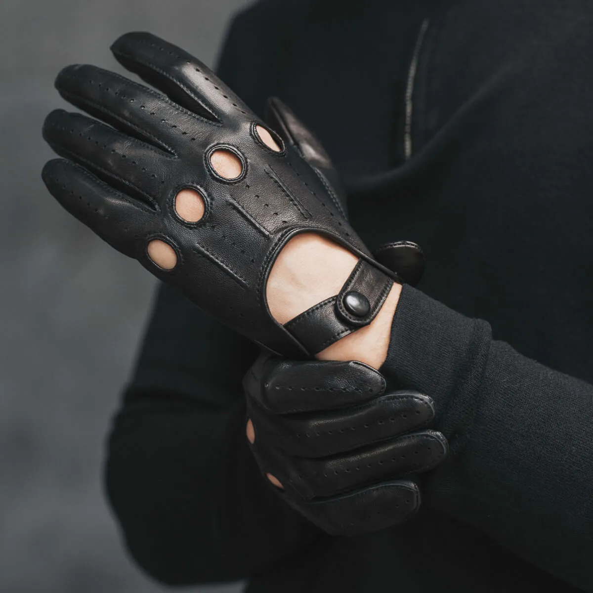 Mario (black) - Italian lambskin leather driving gloves